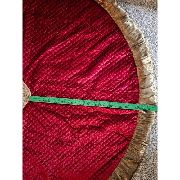 Red Quilted Velvet Christmas Tree Skirt Gold Trim Button Closure - Picture 6 of 10